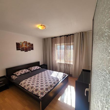 Alia Apartment Орадеа Екстериор снимка
